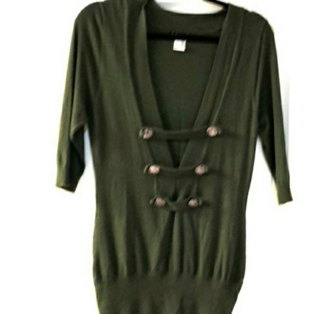 Venus sweater v neck